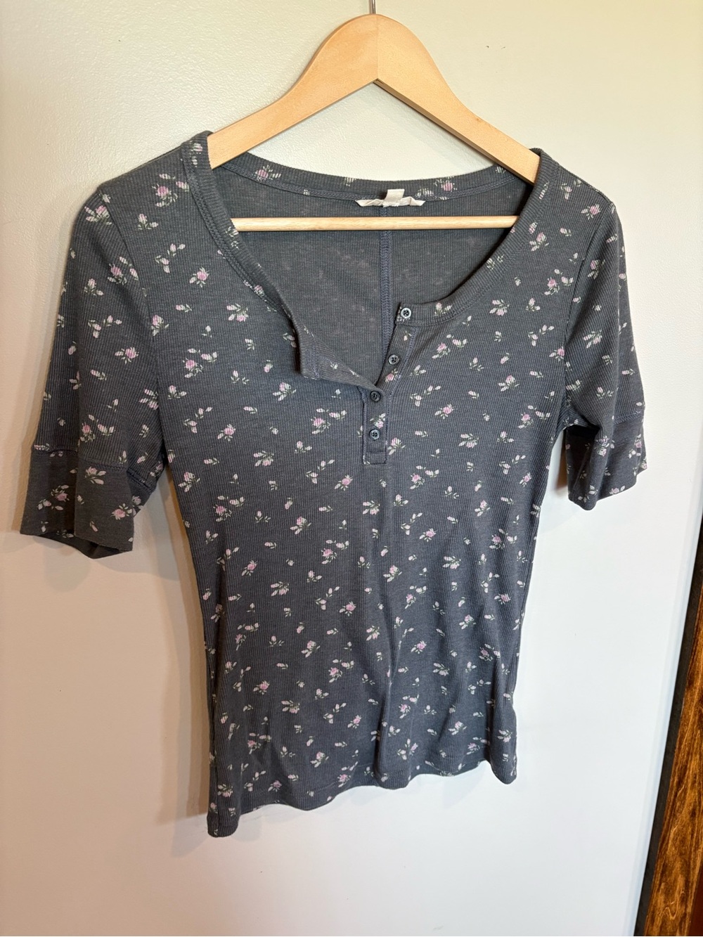 Lucky Brand Gray Short Sleeve Henley Tee with Pink Floral